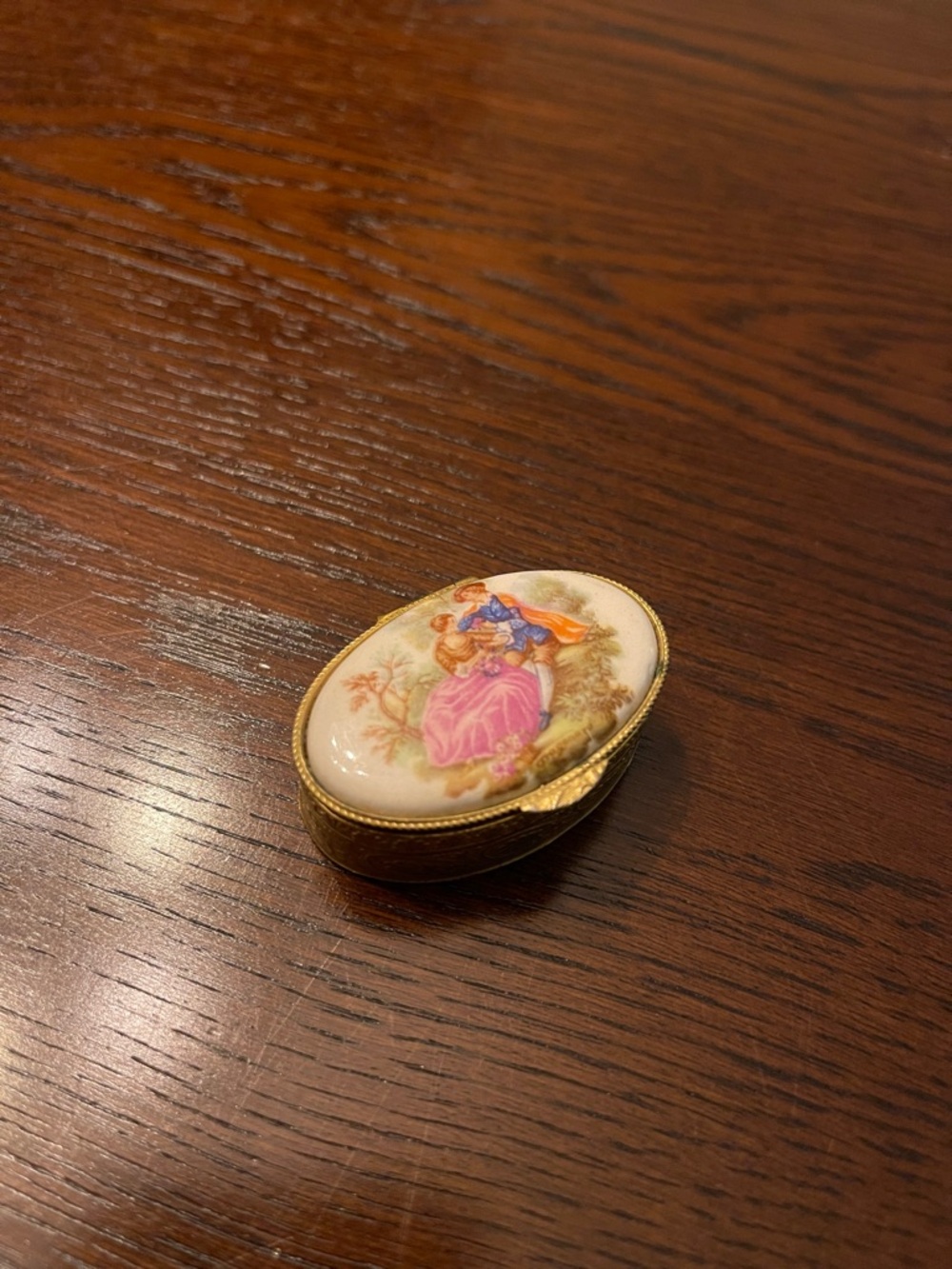 Porcelain Oval Trinket/Pill Box with Romantic Couple Artwork - White & Gold